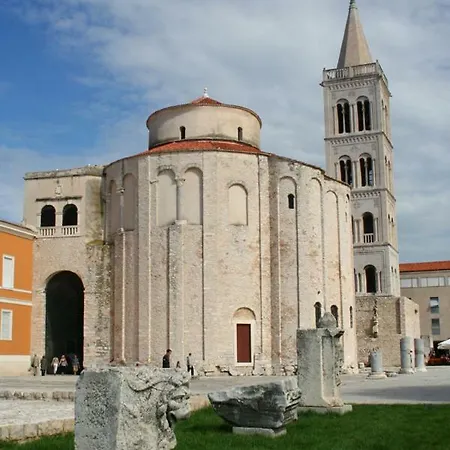 Mina Daire Zadar
